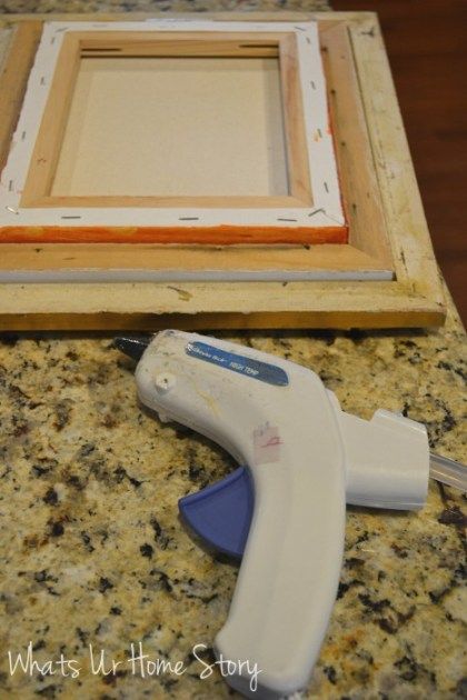 Easy Way to Hang Art, Easy Way to Frame a Canvas Picture Frame A Canvas, Diy Canvas Frame, Framing Canvas Art, Inexpensive Art, Decor Luxury, Canvas Picture, Woodworking Furniture, Glue Gun, Luxury Style