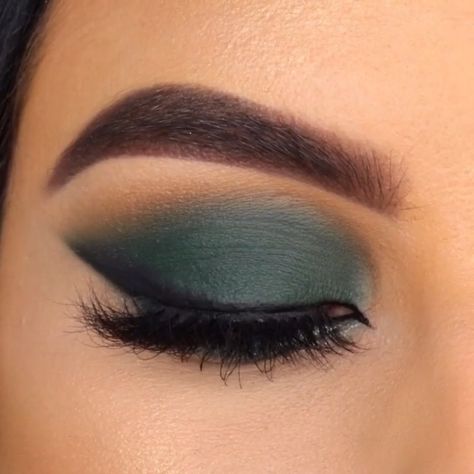 Dark Green Eye Makeup, Green Eye Makeup Looks, Metdaan Makeup, Green Eye Makeup, Glittery Eye Makeup, Rose Gold Eye Makeup, Bronze Eye Makeup, Silver Eye Makeup, Birthday Makeup Looks