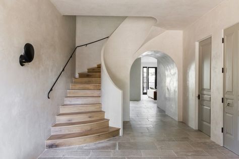 Opalescent Venetian plaster in a Herzig-designed L.A. home | archdigest.com Vanessa Alexander, Deia Mallorca, Venetian Plaster Walls, Polished Plaster, Venetian Plaster, Wooden Stairs, Tuscan Decorating, Wall Finishes, Plaster Walls