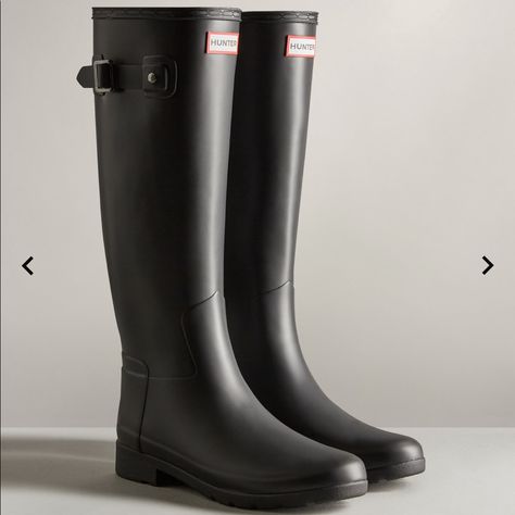 Hunter-Women's Refined Slim Fit Rain Boots-Us Size 5 These Lovely Brand New Hunter Boots Have Never Been Worn! They’re In Store And Online For $170 !! And This Is A Major Steal!! Grab These Fast And Run Away. These Will Always Be In Style And Are High End Quality! You Will Forever Be Set And Ready For Rainy Days. These Won’t Last Long Farm Boots For Women, Style Rain Boots, Hunter Refined, Black Hunter Boots, Rain Outfit, Rain Boots Women, Black Rain Boots, Hunter Rain Boots, Hunter Shoes