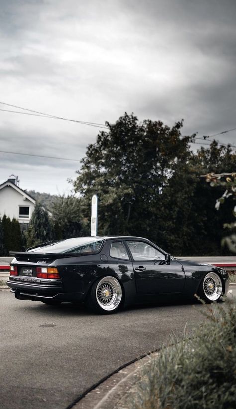 Porsche 944 Aesthetic, Porsche 944 Wallpaper, Porsche Aesthetic, Porsche 924s, Car Meets, Porsche 968, Porsche Sports Car, Porsche 924, Vw Bugs