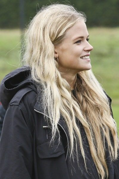 Gabriella Wilde Gabriella Wilde Aesthetic, Gabrielle Wilde, Gabriella Wilde, Twilight Book, Hula Dance, Blonde Hair Inspiration, Football Match, Just Girl Things, Actors & Actresses