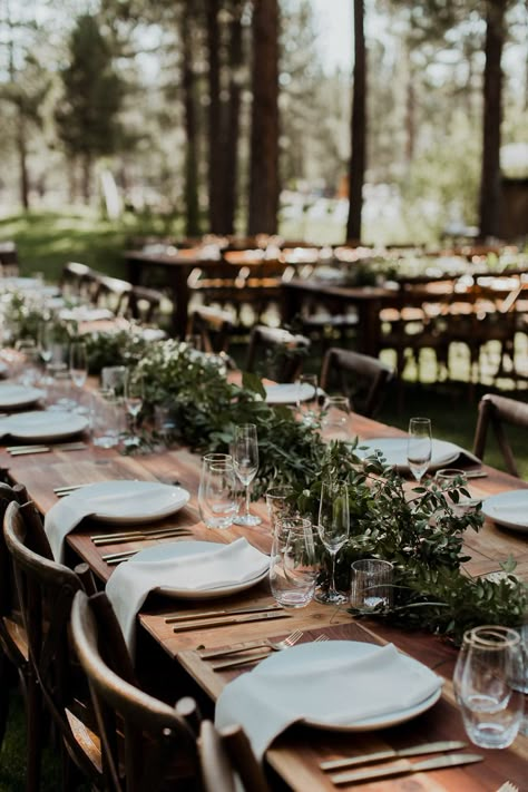 Reasons To Get Married, Tafel Decor, Cottage Wedding, Lodge Wedding, Wedding Rustic, Wedding Table Decorations, Wedding Officiant, Summer Wedding Dress, Woodland Wedding