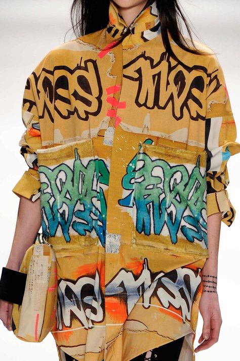 WGSN Graffiti Clothing, Graffiti Fashion, Guerrilla Girls, Shirt Design Inspiration, Graffiti Prints, Painted Denim, Painted Clothes, Dope Fashion, Fashion Painting