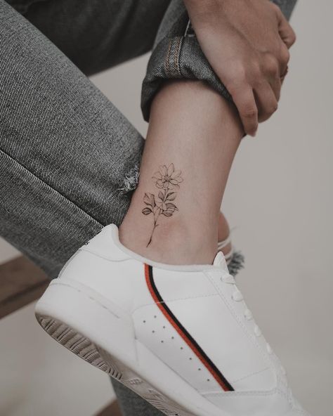 Inside Ankle Tattoos, Inner Ankle Tattoos, Tattoo Lily, Small Flower Tattoo, Small Foot Tattoos, Shoe Tattoos, Ankle Tattoo Designs, Ankle Tattoos For Women, Anklet Tattoos