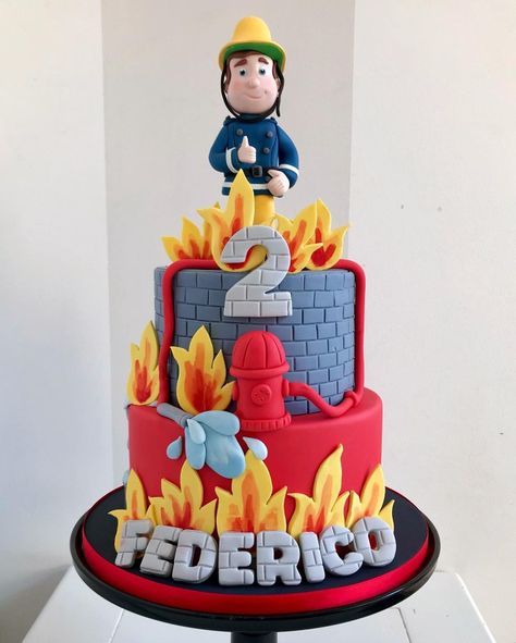 Fire Dept Cake Ideas, First Responder Cake Ideas, Birthday Cake Fire Truck, Fireman Birthday Cake, Firefighter Cakes, Fireman Sam Birthday Cake, Firefighter Birthday Cakes, Firefighter Cake, Fireman Sam Cake