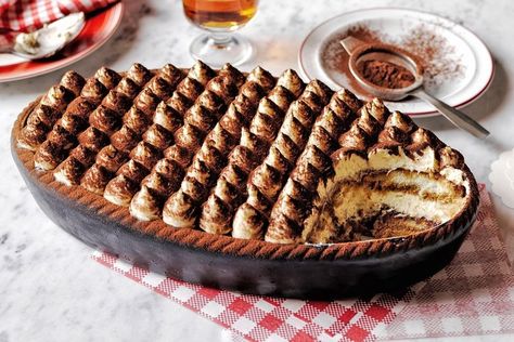 While we loathe to change a good thing, we have one word for you: Nutella. This easy recipe will fast become a crowd-pleaser. Nutella Tiramisu, Paris Brest, Tiramisu Recipe, Chiffon Cake, Köstliche Desserts, Cooking Recipe, Italian Desserts, Chocolate Hazelnut, Save Food