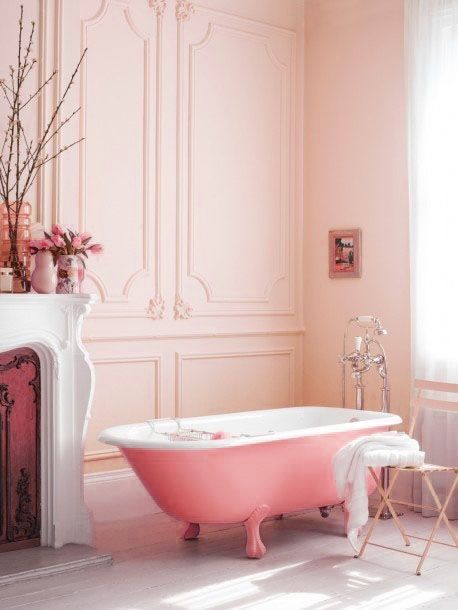 20 Bathrooms We Wouldn’t Mind Sitting Around In Pastel Bathroom, Romantic Bathrooms, Deco Pastel, Murs Roses, Deco Rose, Bad Inspiration, Yellow Bathrooms, Chic Bathrooms, Nordic Interior