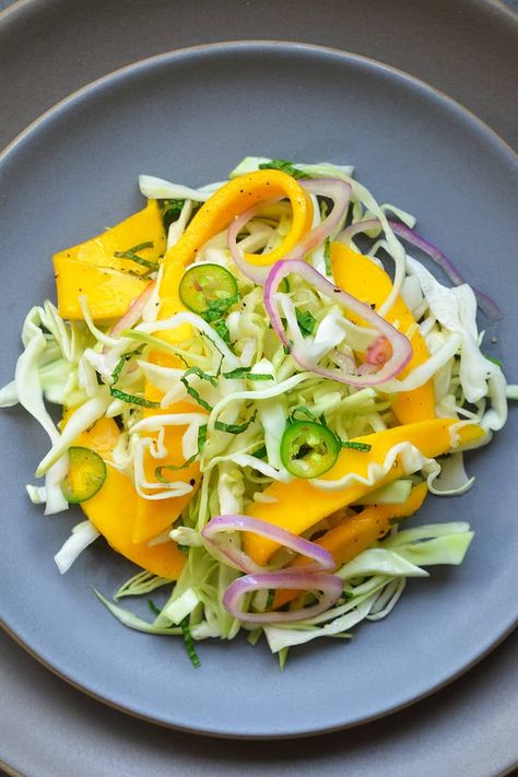 Mango Slaw, Vegan Coleslaw, Paleo Side Dishes, Paleo Sides, Paleo Salads, Nom Nom Paleo, Vegetarian Foods, Paleo Lunch, Primal Recipes