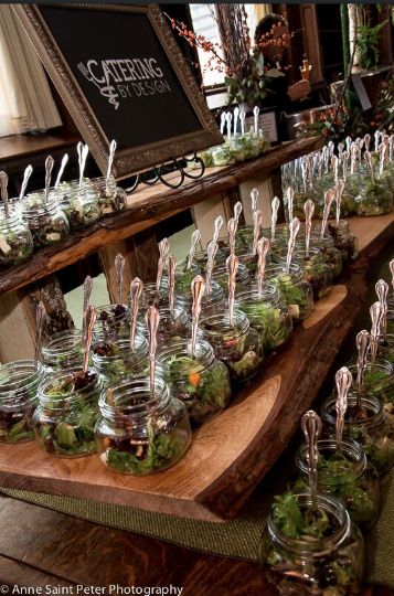 Salad Jar Station Salad Bar Wedding Receptions, Salad Station Wedding, Salad Station Ideas, Salad Station, Forest Picnic, Appetizers Ideas, Buffet Stations, Buffet Set Up, Bar Wedding Reception