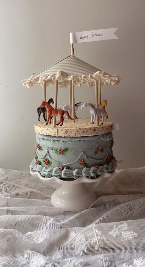 Carousel Cake Ideas, Carrousel Cake, Carousel Birthday Cake, Carousel Art, Carousel Party, Carousel Cake, Carousel Birthday, Pretty Birthday Cakes, Cute Birthday Cakes