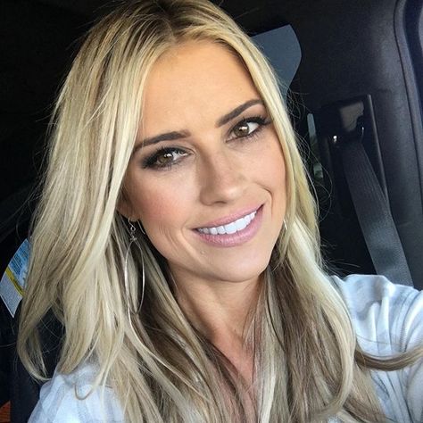 Makeup Ideas For Blondes, Christina Anstead, Skin Color Chart, Tarek And Christina, Christina El Moussa, Hgtv Star, Flip Or Flop, Eye Makeup Ideas, New Boyfriend