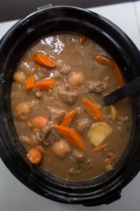 beef stew crockpot Thicken Beef Stew, Mccormick Beef Stew, Beef Stew Crock Pot, Dinty Moore Beef Stew, Beef Stew Crock, Slow Cooker Recipes Beef Stew, Crockpot Recipes Beef Stew, Easy Beef Stew, Crockpot Stew