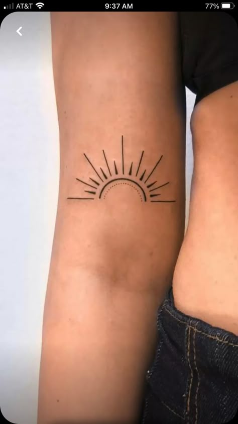 Sun Tattoo Geometric, Geometric Sun Tattoo, Behind The Arm Tattoo Women, Half Sun Tattoo, Horizon Tattoo, Tattoo Sonne, Tattoo Artist Tattoo, Sunset Tattoos, Artist Tattoo