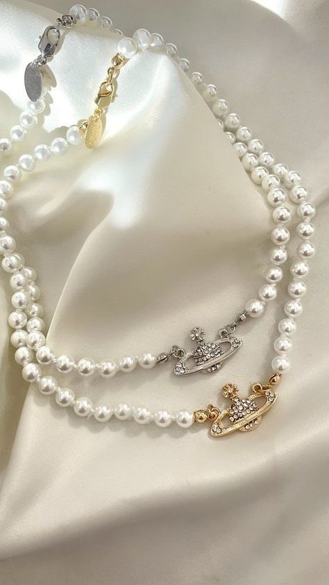 Saturn Pearl Necklace, Preppy Jewelry, Pretty Jewelry Necklaces, Expensive Jewelry Luxury, Pearl Necklace Set, Luxe Jewelry, Jewelry Accessories Ideas, Jewelry Fashion Trends, Classy Jewelry