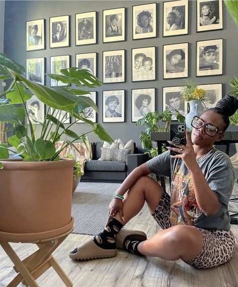 Black Women Icons, Future Apartment Decor, Apartment Aesthetic, Apartment Decor Inspiration, Decor Home Living Room, Apartment Inspiration, Living Room Decor Apartment, Living Room Inspo, Apartment Living Room