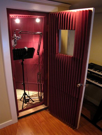 A voice over studio setup -- Singers don't sing in these 'phone booth' style setups 99% of the time. But it's cozy and private for voice overs. Penyiar Radio, Vocal Booth, Music Studio Ideas, Recording Studio Ideas, Recording Booth, Home Recording Studio Setup, Music Room Ideas, Recording Studio Setup, Home Studio Ideas