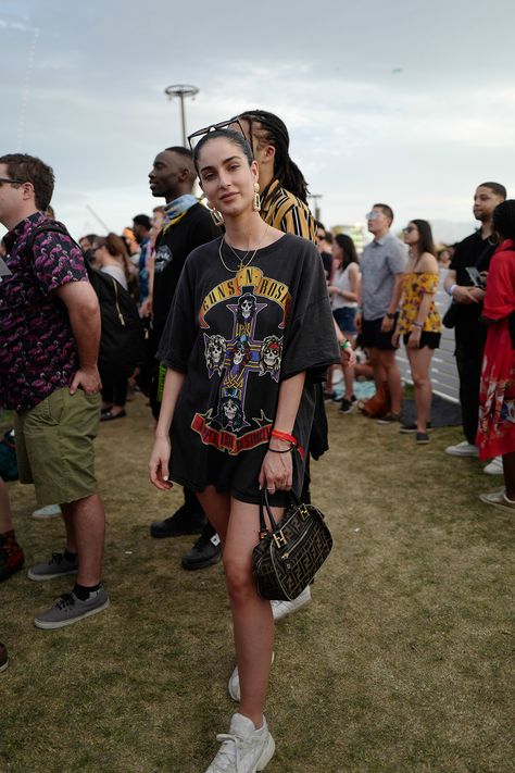 Band Shirt Outfits, Lollapalooza Outfit, Festival Outfit Inspiration, Festival Mode, Outfit Oversize, Streetwear Inspiration, Look Festival, Summer Festival Outfit, Fest Outfits