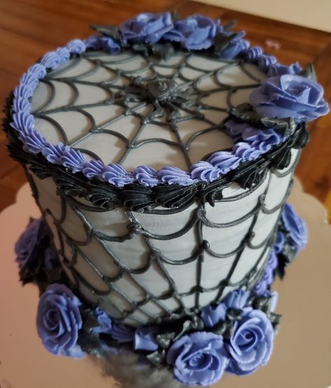 Spider Cake Design, Spooky Halloween Birthday Cakes, Goth Birthday Cake Ideas, Two Floor Cake, Halloween Birthday Cakes For Women, Emo Cakes Birthdays, Horror Birthday Cakes, Vintage Halloween Cake, Halloween Cake Design Ideas