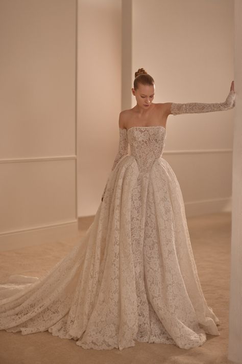 Wedding Dresses 2025 Trend, 2025 Bridal Trends, 2025 Wedding Dress Trends, Vogue Wedding Dresses, Biggest Wedding Dress, Tony Ward Bridal, Drop Waist Gown, New York Bride, Bride Wedding Dress