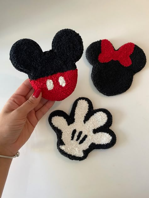 Punch Needle Picture Frame, Punch Needle Disney, Disney Punch Needle, Punchneedle Ideas, Punch Coaster, Punch Needle Coasters, Punch Needle Coaster, Mickey Mouse Mug, Tufting Diy