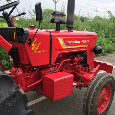 Tractor Aesthetic, Mahindra Tractor, Swag Wallpaper, Iphone Wallpaper Landscape, Wallpaper Landscape, Agricultural Machinery, Graphic Poster Art, Photo Pose For Man, Farm Tractor