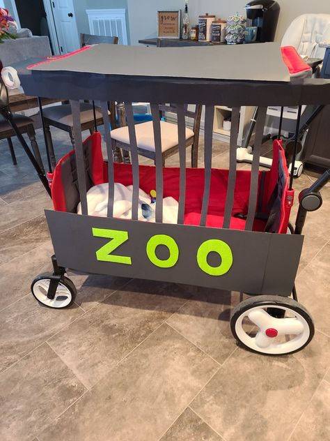 DIY "tiger cage" for wagon for Halloween Wagon Zoo Cage Halloween, Wagon Cage For Halloween, Zoo Halloween Decorations, Diy Lion Cage Wagon, Diy Circus Wagon, Decorated Wagon For Halloween, Halloween Wonderfold Wagon, Halloween Wagon Decorations, Zoo Wagon Halloween