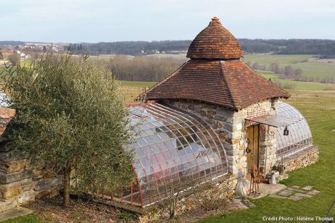 . Underground House, Garden Greenhouse, Greenhouse Gardening, Earthship, Building A Shed, Potting Shed, City Trip, Shed Plans, Greenhouses