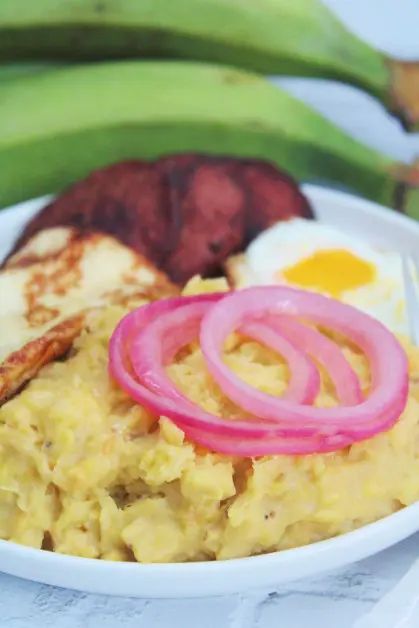 Dominican Mangu Recipe, Mangu Recipe, Dominican Breakfast, Fried Salami, Dominicano Recipes, Mashed Plantains, Boricua Recipes, Dominican Food, Ultimate Breakfast