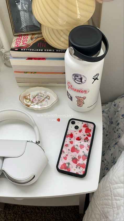 Cute Aesthetic Rooms, Wildflower Cases, Pretty Phone Cases, Aesthetic Rooms, Strawberry Fields, Cute Aesthetic, Red Fruit, روتين العناية بالبشرة, Decor Tips