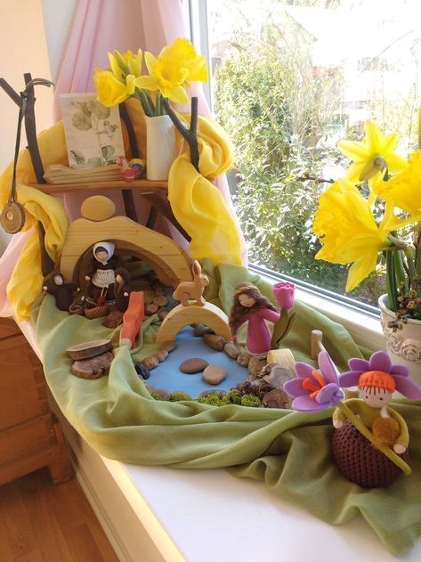 Waldorf Spring, Waldorf Playroom, Spring Nature Table, Waldorf Preschool, Waldorf Kindergarten, Waldorf Crafts, Nature Table, Waldorf Toys, Spring Table