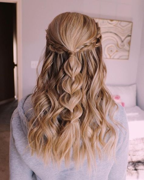 Cute Down Hairstyles, Prom Hair Medium Length, Prom Hair Medium, Cute Prom Hairstyles, Prom 23, Formal Hairstyles For Long Hair, Dance Hair, Simple Prom Hair, Cute Simple Hairstyles