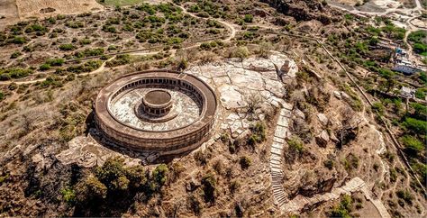 aerial-view-of-Mitawali-Temple 64 Yogini, Hindu Mandir, Ancient Indian Architecture, Places Worth Visiting, History Of India, Temple Architecture, Visit India, Indian Architecture, Houses Of Parliament