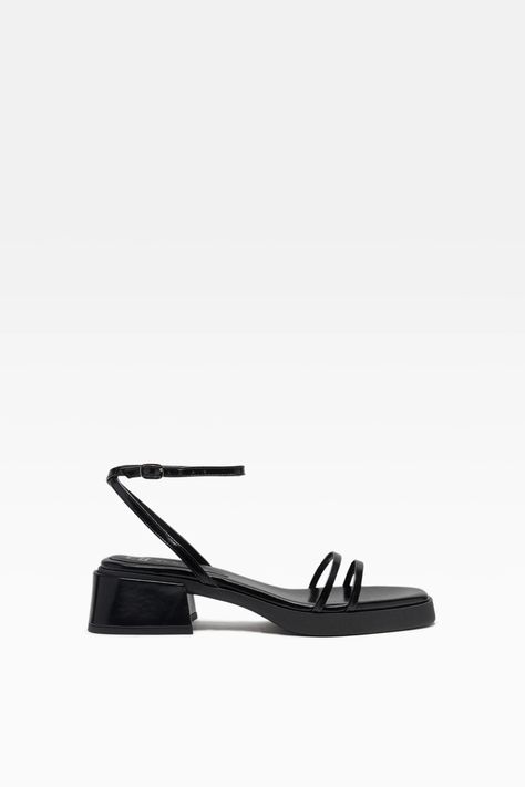 Rosalyn Black Sandals | Miista Europe | Made in Portugal Miista Shoes, Sandals Design, Handmade Footwear, Feminine Shoes, Black Clogs, Classy Shoes, Girly Shoes, Poses Para Fotos Sexis, Aesthetic Shoes