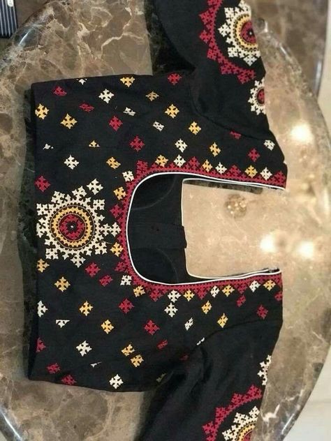 Gujrati Work Blouse, Kuch Work Blouse Designs, Bavriya Work Blouse, Kutch Work Designs Blouses, Kutch Work Designs, Kids Blouse Designs, Hand Embroidery Dress, Cutwork Blouse Designs, Kutch Work