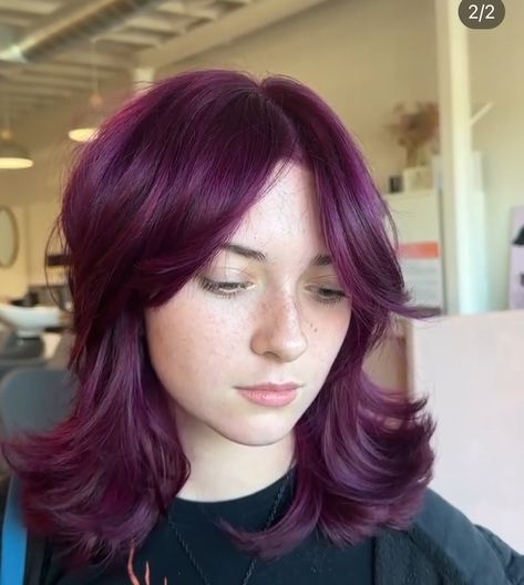 Purple Hair Pink Tips, Purple Hair Black Tips, Alternative Highlights Hair, Split Dye Colors, Purple Dye On Brown Hair, Purple Money Piece Hair Brunette, Black And Lavender Hair, Short Plum Hair, Purple Wine Hair