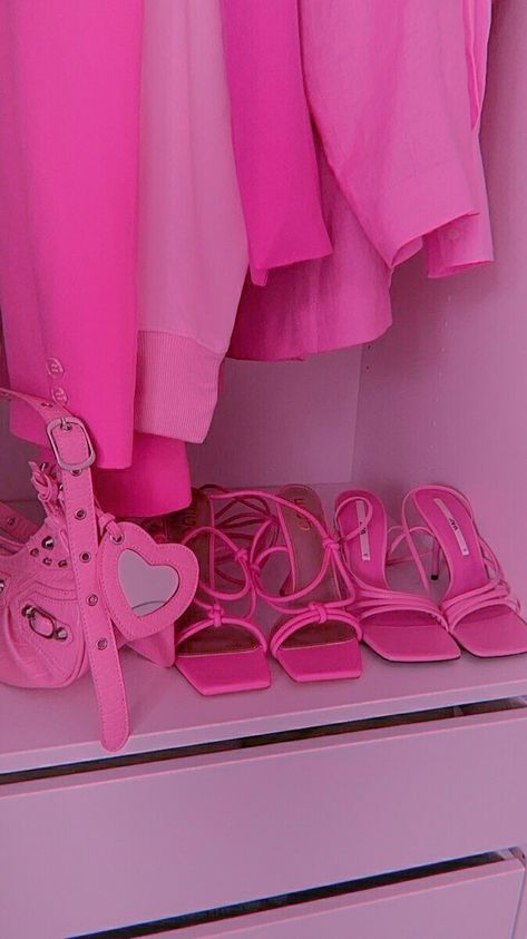 Hot Pink Fashion Aesthetic, Bright Color Asethic, Pink Barbie Outfits, Lash Aesthetic, Barbie Aesthetics, Hot Pink Barbie, Wallpaper Rosa, Hot Pink Wallpaper, Pink Glitter Wallpaper