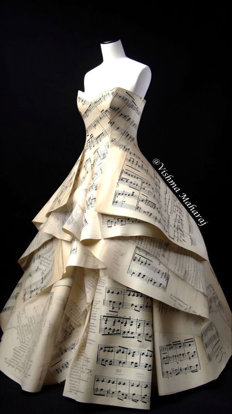 Unconventional Materials Fashion, Paper Dress Fashion, News Paper Dress, Billie Eilish Interview, Recycled Dress Ideas, Vishma Maharaj, Recycled Gown, Unusual Outfits, Music Dress