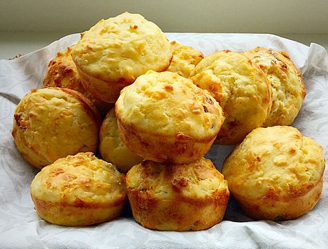 Cheese Bacon Breakfast Muffins only 30 minutes to make and bake packed with salty bacon and cheddar these muffins are perfect any time of day. Savory Muffins Recipes, Bacon Muffins, Savoury Muffins, Savory Muffins, Bake Goods, Healthy Muffin Recipes, Bacon Breakfast, Bbc Good Food Recipes, Breakfast Muffins