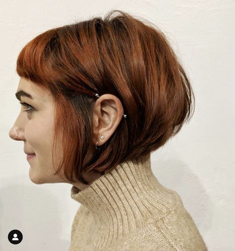 Cute little copper french bob with short fringe bangs. Choppy short textured beatnik mod inverted hair haircut. Bob With Short Fringe, Bangs Choppy, Edo Salon, Short Fringe Bangs, Copper Bob, Modern Bob Haircut, Organic Hair Color, French Bob, Fancy Hair