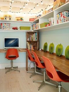 Love the lights above - doing this in the homeschool room! Basement Kids, Kids Study Area, Homeschool Room Design, Office Layout Ideas, Homework Room, Bedroom Furniture Layout, Home Office Layout, Cool Kids Rooms, Study Area