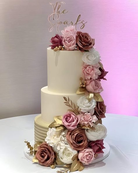 2tier Birthday Cake, Birthday Cake Gold, Rose Gold Wedding Cake, Wedding Cake Designs Elegant, Rose Gold Wedding Cakes, Chocolate Cake Designs, Quinceanera Cakes, Rosette Cake, Elegant Birthday Cakes