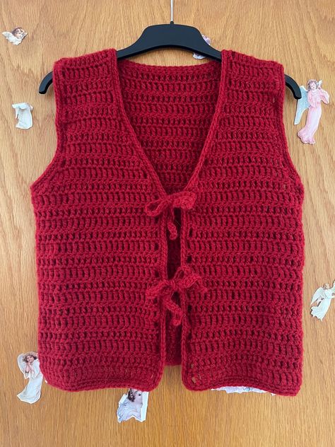 Deep Red Crocheted Bow Vest Available In All Sizes -  Waist Measurements.. XXS - 24" XS - 26" S - 28" M - 30" L - 32" XL - 34" XXL - 36" XXXL - 38" XXXXL - 40" Made With 90% Acrylic & 10% Alpaca Yarn Made To Order And Can Be Customised! Crochet Vest Sewing Patterns, Crochet Front Tie Vest, Crochet Projects Thick Yarn, Outfits With Red Top, Pull Sans Manche Crochet, Red Crochet Projects, Crochet Tie Vest, Chunky Crochet Projects, Crochet Tie Cardigan