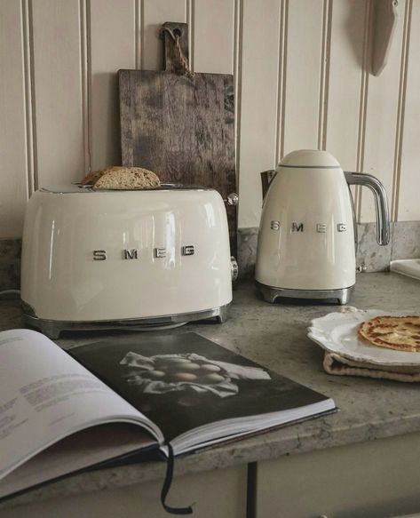 Embrace calm mornings with the perfect breakfast duo - the SMEG 50’s Style toaster and electric kettle. From crispy toast to perfectly brewed tea, make every morning count. ☕🍞 Pictured: 1️⃣ 50’s Style Two-Slice Toaster, Cream, TSF01CRUS 2️⃣ 50’s Style Electric Kettle, Cream, KLF03CRUS #FortheloveofSmeg #AtHomeWithSmeg #SmegCanada Cream Kettle, Rustic Cottage Kitchens, Smeg Kettle, Smeg Toaster, Kitchen Decoration Ideas, Smeg Kitchen, Kitchen Ideas Decoration, Black Countertops, Coffee Nook