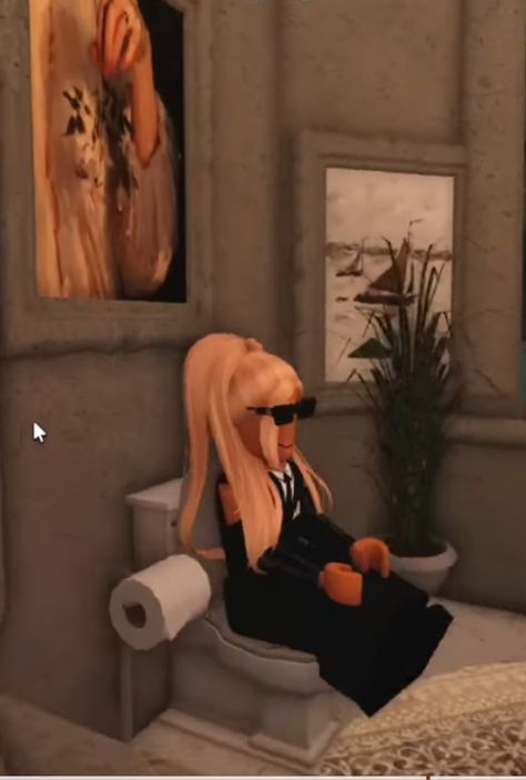 This is a very rare photo of Alaska Slay poo taking a sh1t Alaska Violet Real Face, Alaska Violet, Business Outfits Women, Favorite Youtubers, Gordon Ramsay, Bloxburg House Ideas, Best Youtubers, Bloxburg House, Rare Photos