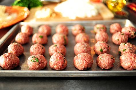 Meatballs by Ree Drummond / The Pioneer Woman - these meatballs are just like the way my mom used to make them, and they are so good! Pioneer Woman Meatballs, Making Meatballs, Italian Meatball Soup, Ree Drummond Recipes, Beef Entrees, Italian Meals, Italian Meatball, Pioneer Woman Ree Drummond, Spaghetti Meatballs