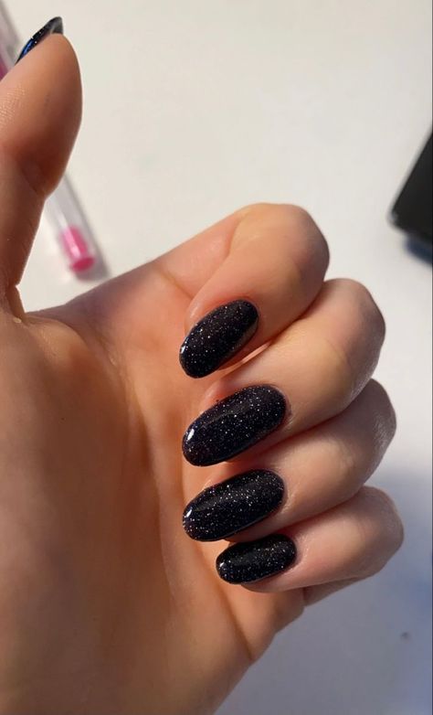 💅 Gel Nails Black Glitter, Black Glitter Oval Nails, Short Acrylic Nails Black And Silver, Sparkly Black Tip Nails, Black And Shiny Nails, Black Shimmer Nails Acrylic, Glittery Black Acrylic Nails, Black Hoco Nails Almond, Black Nails With Glitter Almond