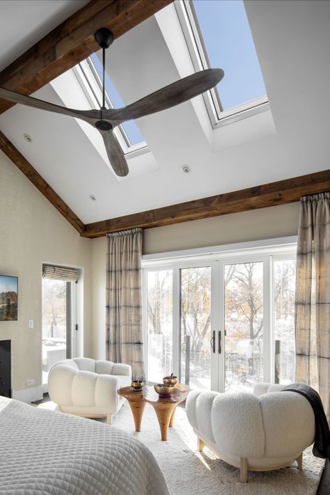 In 2022, many homeowners want to incorporate nature and wellness into their home design. Learn how architect Nathan Kipnis uses VELUX Skylights to bring in natural light and enhance the calm aura of this mid-century-modern-inspired bedroom: Modern Skylights Ideas, Skylights In Bedroom, Bedroom Skylight Ideas, Sky Lights In Living Room, Skylight In Bedroom, Skylights Ideas Ceilings, Bedroom With Skylight, Bedroom Skylight, Home Ceiling Design