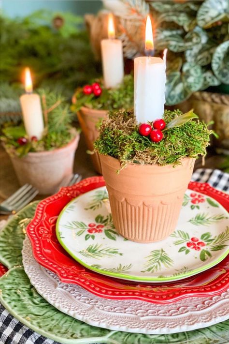 TABLE DECOR | ... creative holiday decor ideas via Suzanne, Tabletop Stylist on Instagram: "Transform terra cotta pots into candleholders by filling them with floral foam then inserting small tapers. A bit of moss and some berries add a festive touch." / table, tablescape, tablesetting, tableware, holidays, Christmas, home decor /// #tabledecor #candles #pots Terra Cotta Candle Holder, Diy Thanksgiving Centerpieces, Christmas Dinnerware Sets, Home Decor Ideas Christmas, Christmas Home Decor Diy, Candle Pot, Sweet Candles, Decor Christmas Home, Red Plates