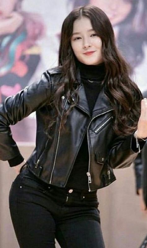 Rider Jacket Women Outfit, Jacket Outfit Women, Foto Jimin Bts, Nancy Momoland, Biker Leather Jacket, Princess Wallpaper, Riders Jacket, Leather Coats, Leather Clothes